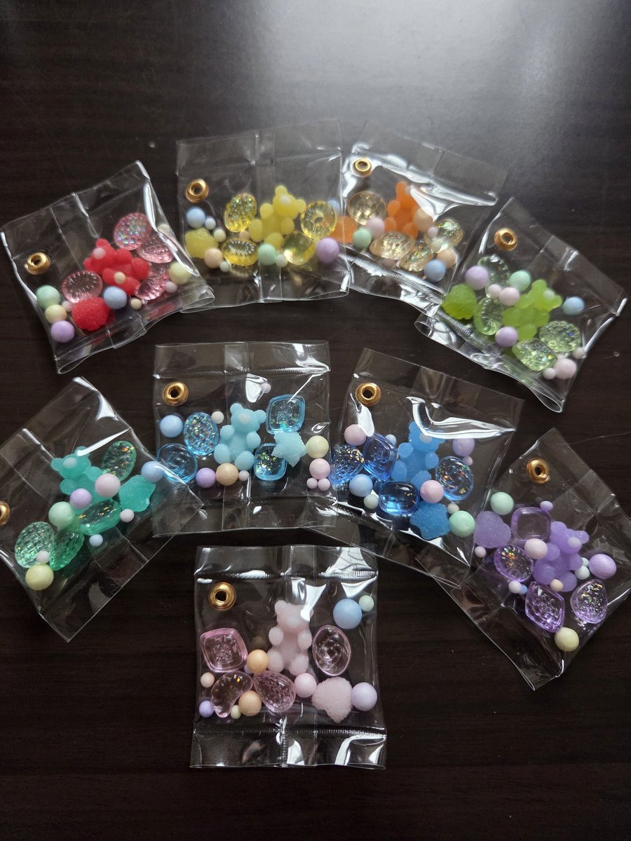 新作できたよ♡ 可愛いキラキラのキャンディバッグ手に取って見て