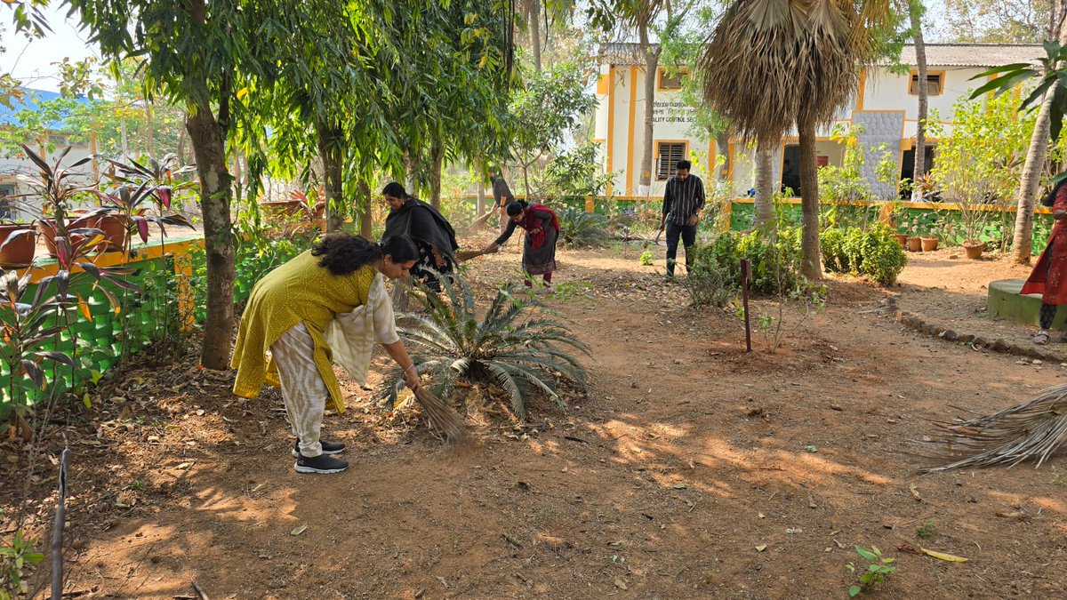 DoPalakkad's tweet photo. “स्वच्छता पखवाड़ा 2026” के अंतर्गत दिनांक 18.02.2026 को भारतीय खाद्य निगम, मंडल कार्यालय, पालक्काड़ में सामूहिक स्वच्छता अभियान कराया गया।
@FCI_India @FciKerala https://t.co/ZEVHRsJsRh