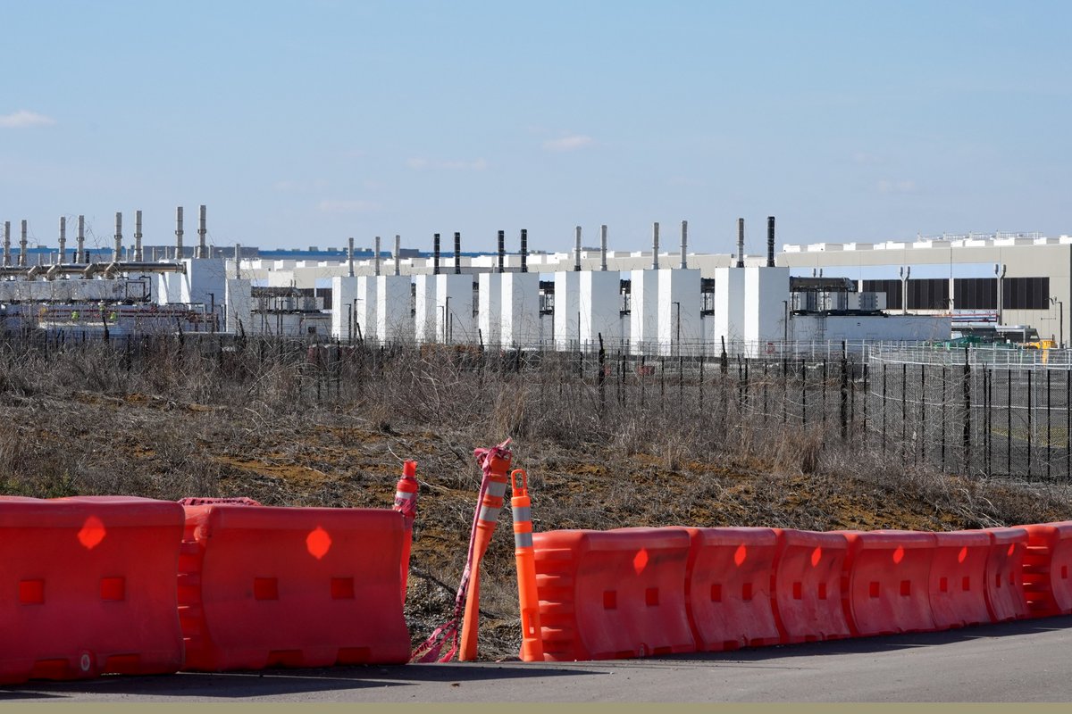 Canton Alderwoman Cynthia Allen expresses concerns about the impact of Amazon’s partially completed data center on her community and quality of life. Learn more about local reactions to this development.
thenarrativematters.com/a-subdivision-…