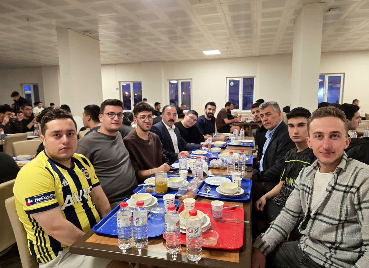 İl Müdürümüz Aslan Yıldız, Ramazan ayının ilk iftarında Aksaray erkek öğrenci yurdunda kalan gençlerimizle aynı sofrada buluştu. 🌙

Samimi bir ortamda geçen iftar yemeğinde, il müdürümüz gençlerle sohbet ederek, taleplerini dinlendi.