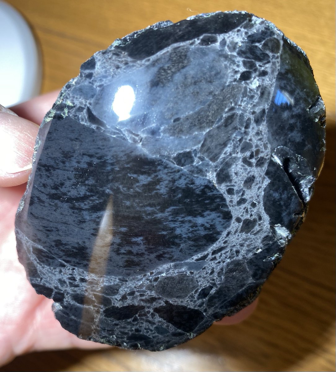 今日磨いた十勝石 青色と、白い網目