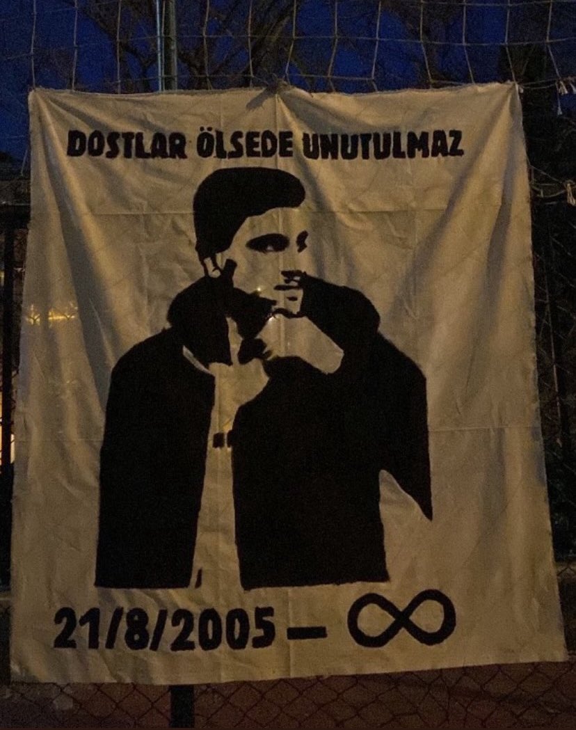 Bağcılar çArşı grubundan canımız kardeşimiz Sedat Elalmış’ı vefatının 2. senesinde rahmetle, özlemle ve dualarla anıyoruz..
#LİSEBJK