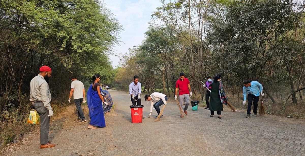 fci_ro's tweet photo. भारतीय खाद्य निगम, क्षेत्रिय कार्यालय रायपुर द्वारा दिनांक 19.02.2026 को “स्वच्छता पखवाड़ा 2026 ” अभियान के अंतर्गत अधिकारियों एवं कर्मचारियों ने कुड़ा निस्तारण के लिए इंदिरा स्मृति उद्यान,रायपुर का दौरा किया गया। #swacchta #CleanIndia
@FCI_India https://t.co/PTRTTwVVs0