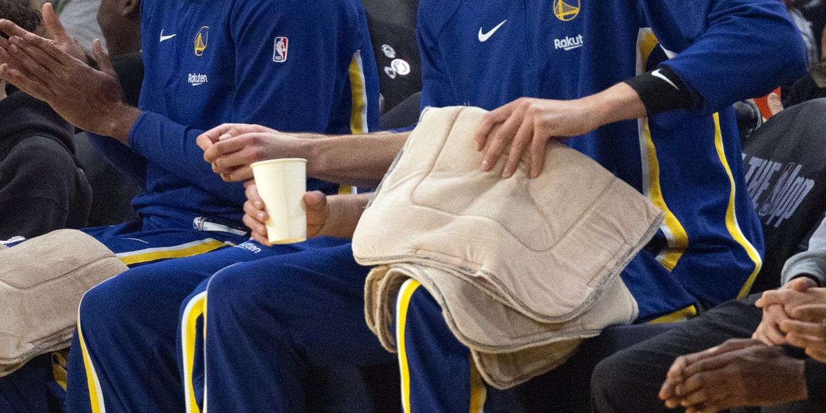 Watch: Kristaps Porzingis dunks down first points as a Warrior warriorswire.usatoday.com/story/sports/n…