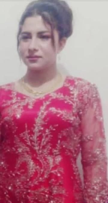 rukenturhalli1's tweet photo. Rojava’nın Kobanê kentine bağlı Cortunek köyünden genç Kürt kadını Halime Ali Müslim Hıdır, Türkiye destekli “El Amşat ” (Sultan Süleyman Şah Tugayı) tarafından kaçırıldı.
3 gün zorla alıkonulan genç kadın, serbest bırakıldıktan kısa süre sonra yaşamına son verdi.
Via: JİNHA https://t.co/YYgiMWQzDL