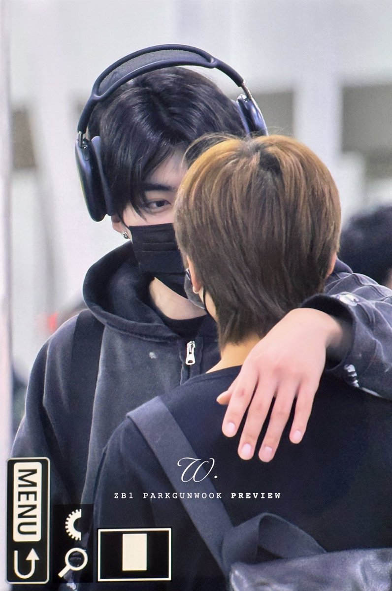 peachocha's tweet image. yeah yeah WE KNOW HE IS YOURS 🙄🙄🙄