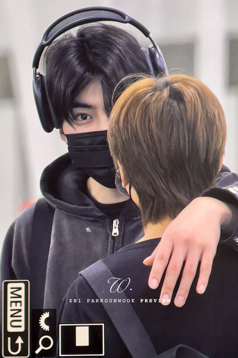 peachocha's tweet image. yeah yeah WE KNOW HE IS YOURS 🙄🙄🙄