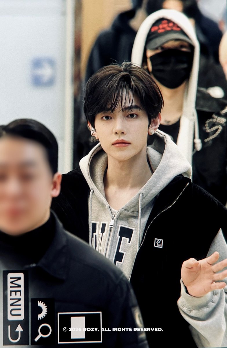 𝐑𝐎𝐙𝐘 tweet media