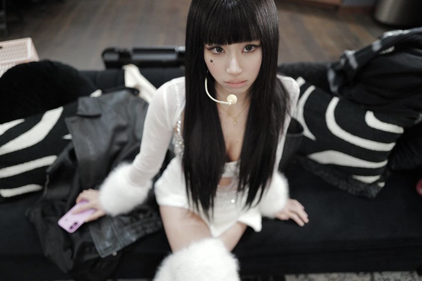 godmitzu's tweet image. CHAEYOUNG IS A DOLL