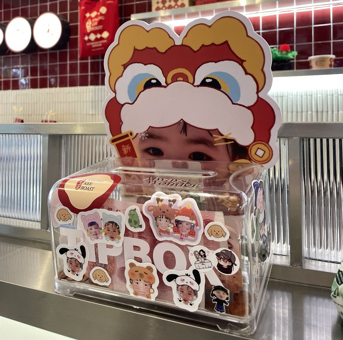 สแกนจ่ายกันหมด แต่แบงค์แดงเต็มกล่องนะครัช 555555555