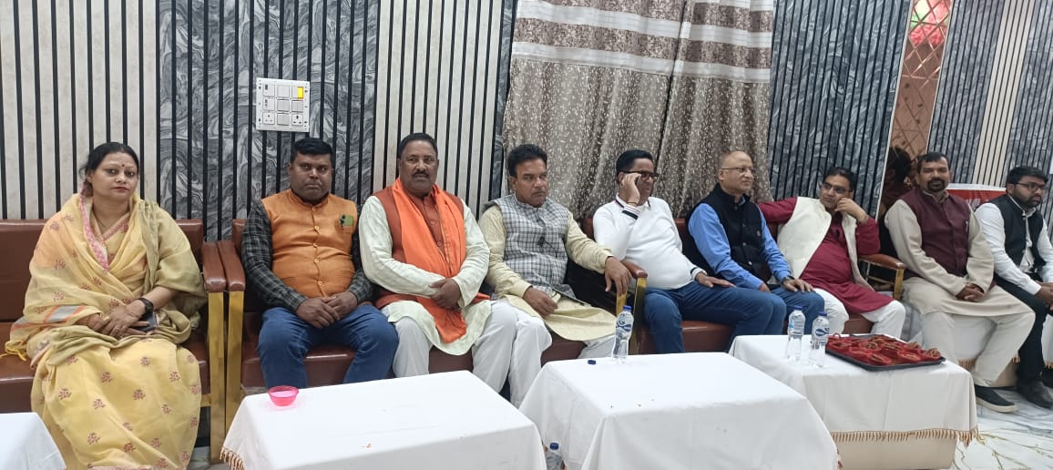 renuguptanke's tweet photo. गुरवलिया के द रॉयल पैलेस में जिला उपाध्यक्ष मनोज सिंह जी के सुपुत्र के शादी समारोह में शामिल होकर वर-वधु को सुखद दाम्पत्य जीवन की मंगलकामनाए प्रेषित की।
@BJP4Bihar @BJP4India @JPNadda @narendramodi @samrat4bjp @NitinNabin @sanjaysaraogmla https://t.co/g0Olymdodu