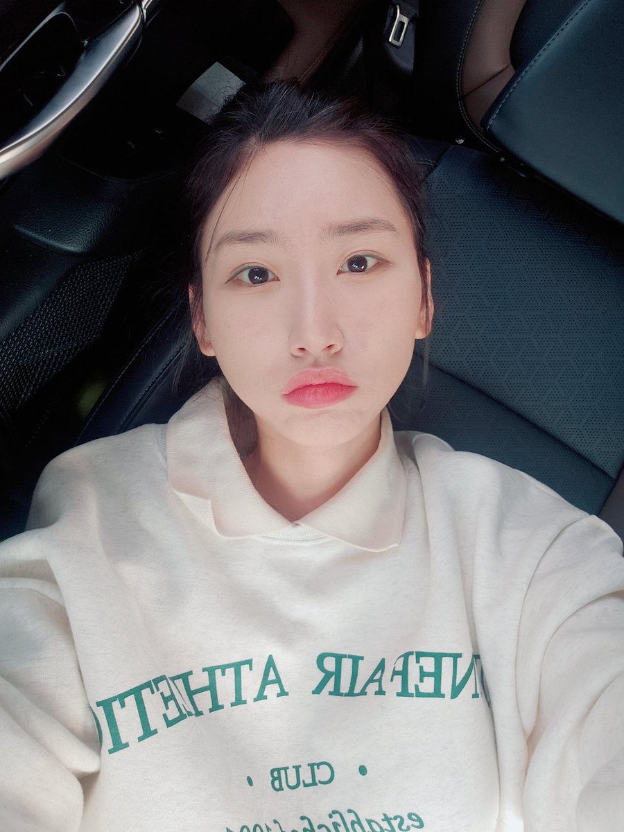 뀨아•̀Ⱉ•́✨ tweet media