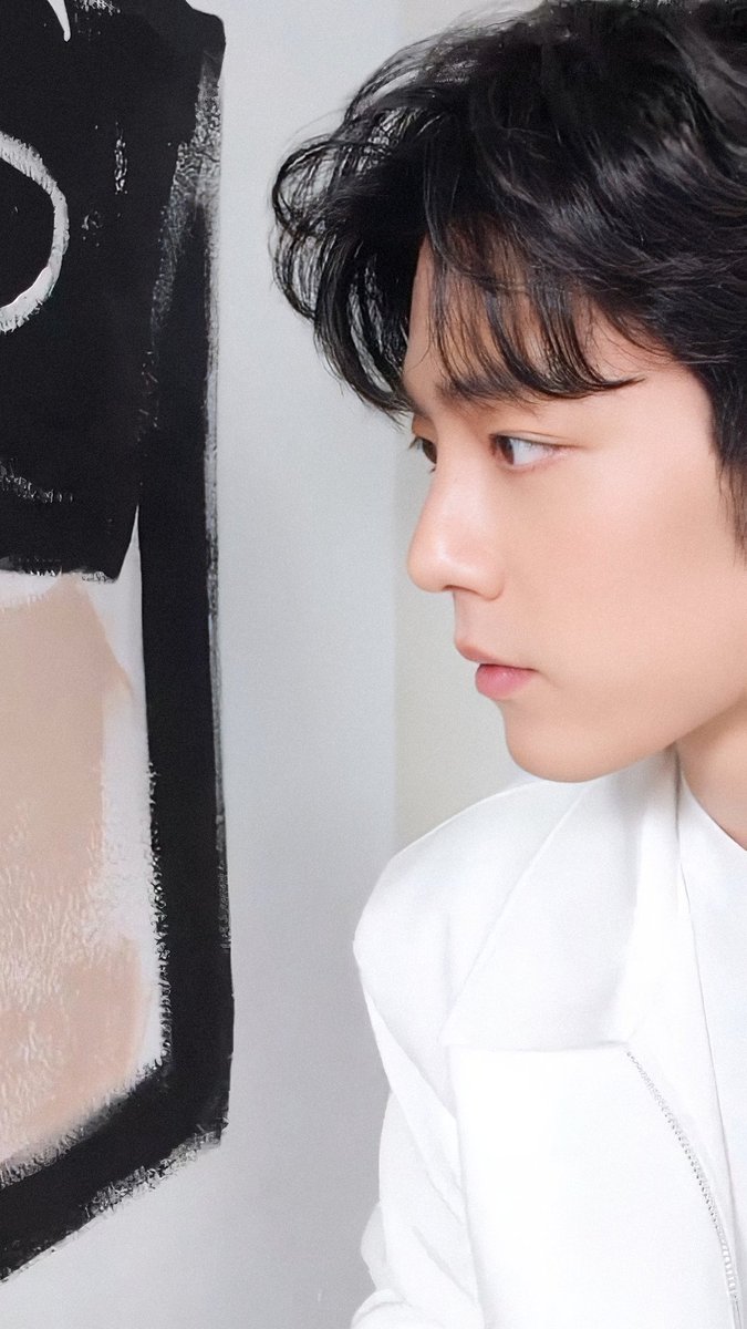 📸 snapshot
— he glows in white.

#XiaoZhan #肖战
#XiaoZhanxNars