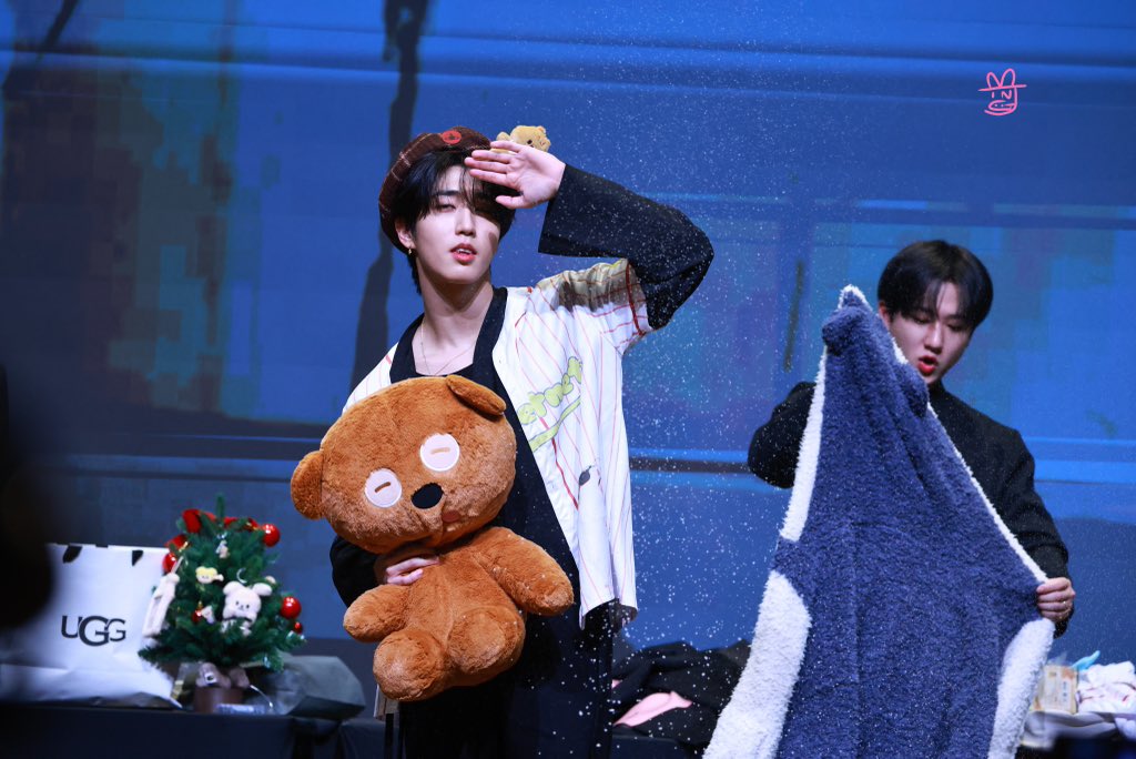 rainbow1115's tweet photo. 251221 Mini fan meeting
#StrayKids #Han #Changbin https://t.co/QLRom81arM