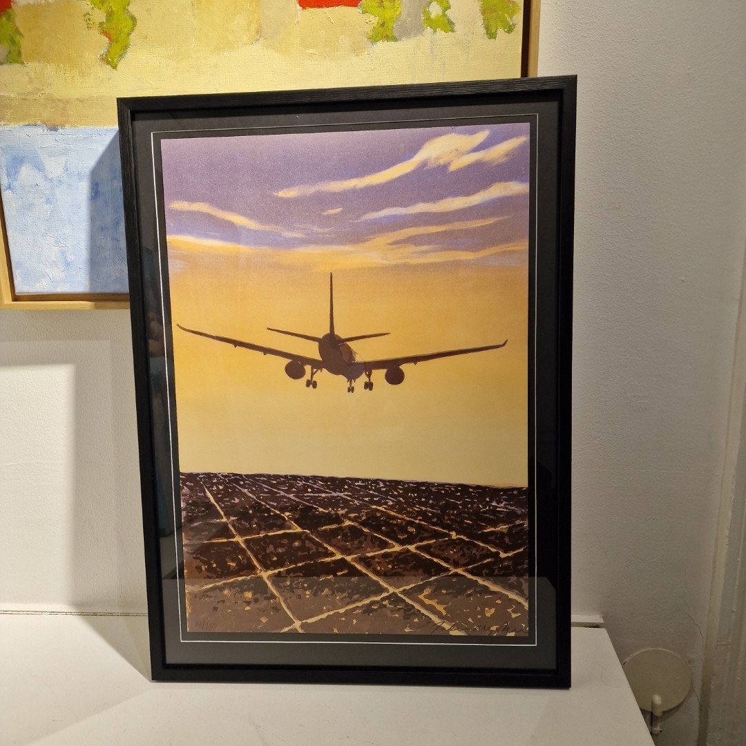 galleristock's tweet image. Joakim Allgulanders succé motiv, landing inramad med passande svart ram

#konst #art #stockholm #östermalm #visitstockholm #konstgalleri #galleri #litografi