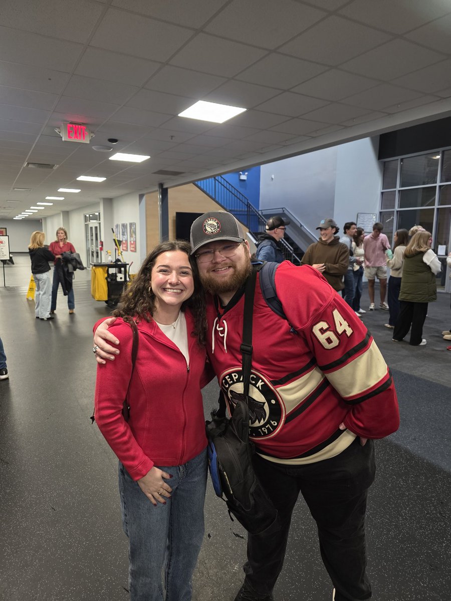 What a way to wrap up another season with the Icepack!

3 seasons in the books!

I love this team and getting to opportunity to announce with them! So many amazing people!

Speaking of got to see of my favorite people I haven't seen in years! So great to see you Maggie!!

#GoPack