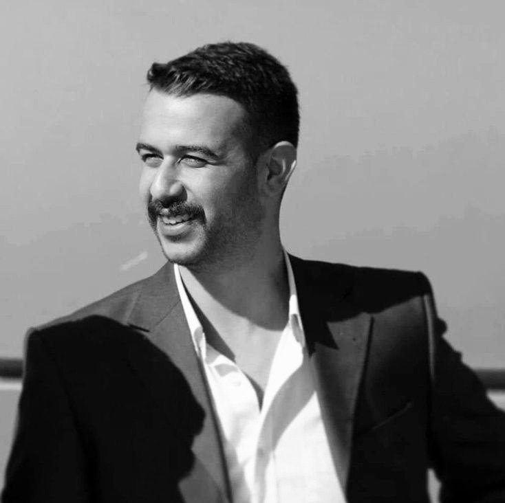 Ege Üniversitesi kampüsünde menfur bir saldırı sonucu şehit edilişinin yıl dönümünde kahraman abimiz Fırat Yılmaz Çakıroğlu'nu rahmet, minnet ve saygıyla anıyorum.

Rabbim mekânını cennet, makamını âli eylesin.