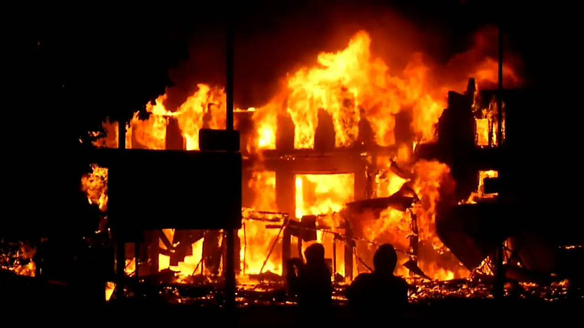 BREAKING NEWS 🚨

A fire outbreak has destroyed no fewer than 50 shops at the Fatima Simra Multi-Purpose Market in Dakata area of Kano State