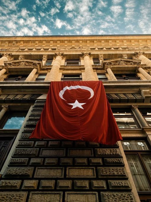 "Senin altında doğduk! Senin altında öleceğiz!"