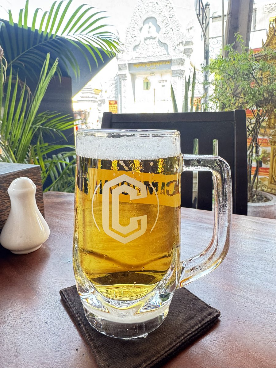 プノンペンに到着
いつもの店で久しぶりの至福の一杯🍺
ベトナムのビールも美味いけどやっぱりカンボジアのビールの方が好き🇰🇭
#プノンペン #ビール
