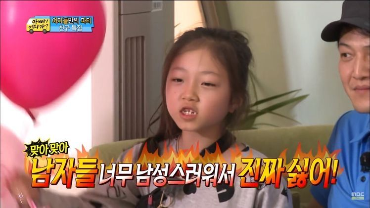 slowyo09's tweet image. 한국 사회가 여성한테 제일 싫어하는 것들 

여자가 반대 의견 내면 → 싸움  
여자가 돈 많이 벌면 → 불편  
여자가 당당하면 → 건방지다  
여자가 웃지 않으면 → 왜 저래?  
여자가 편한 옷 입고 다니면 → 관리 안 하냐?