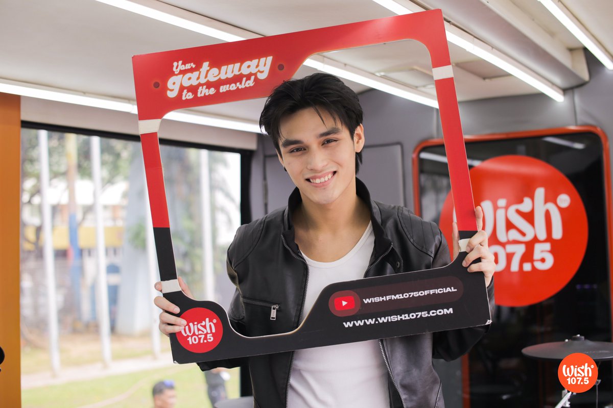 wish1075's tweet photo. Rising singer-songwriter @dreisugay performed his comeback Wish Bus performances of "PAG-IBIG" and "PAGLUKSO."

These tracks were from his latest EP, "PAGSUKO / PAGSULONG." https://t.co/owlW2ixt3m