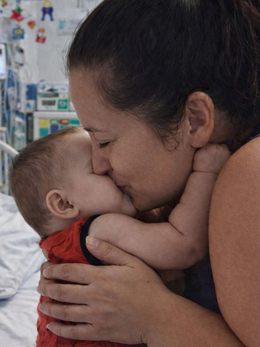 Bimbo trapiantato, la mamma: “Non ci sono speranze, ora potete lasciarlo andare”. Il piccolo inizierà una terapia clinica non finalizzata alla guarigione ma ad alleviare le sofferenze. «Quello che è successo a mio figlio non deve essere dimenticato».
