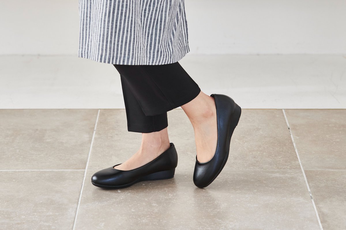 ＼ブランド人気ランキング上位の人気商品📣／
立ち仕事におすすめの、バレエタイプの黒パンプス✨
是非一度お試しください！
asics-trading.co.jp/shop/g/g164400…