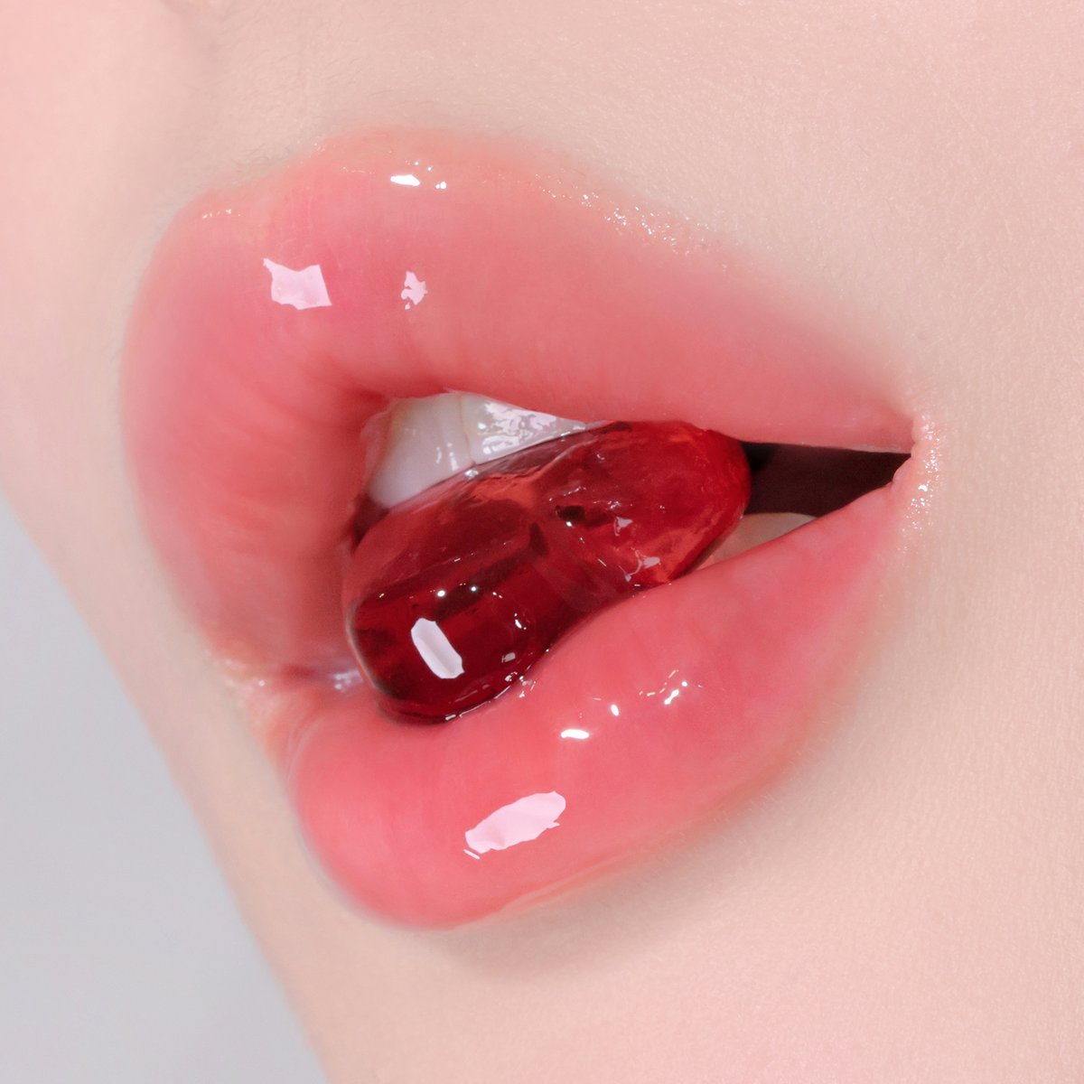 oddtypeofficial's tweet photo. 오드지기 스포 2일차 ＝3 ＝3

이번 락시…
컬러감부터 결까지 진짜 제대로 준비했어요 ( ✧ ̫ ✧ )
그래서 바로 퀴즈 갑니다 🖤

📢 QUIZ EVENT

힌트 : 락시 XX 틴트
Q. XX에 들어갈 단어는 무엇일까요? 👀

정답을 인용 RT로 남겨주세요!
(팔로우도 잊지 말기 🤍)

정답 맞춰주신 ��� 중 추첨해서
신제품 먼저 체험할 수 있게 보내드립니다 ✨
런칭 전이라 더 짜릿한 스포…
눈치 빠른 분들, 이제 맞춰볼 차례예요 🖤