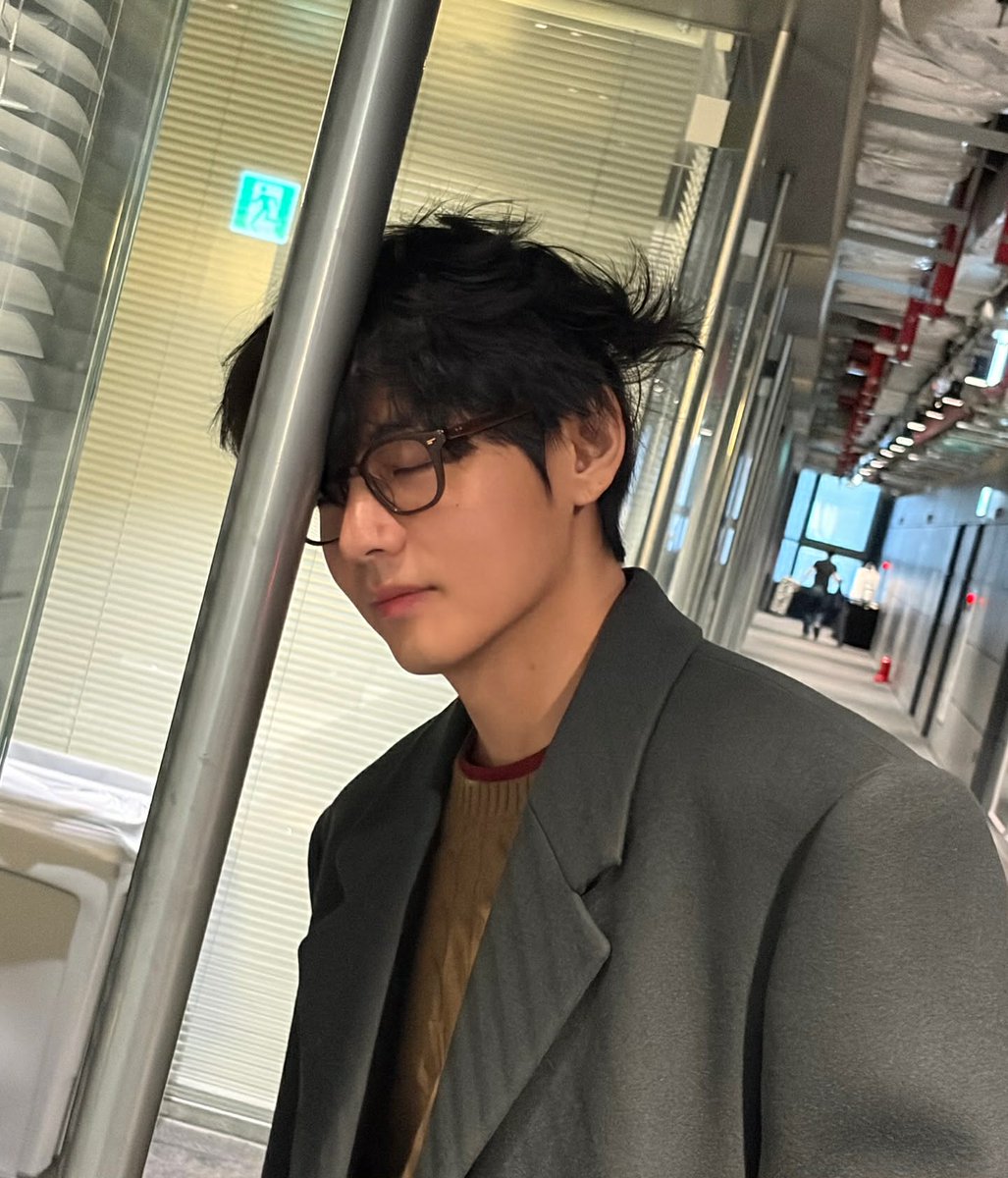 BTS V Australia tweet media