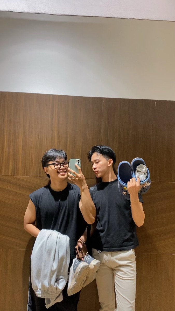 applepalll tweet media