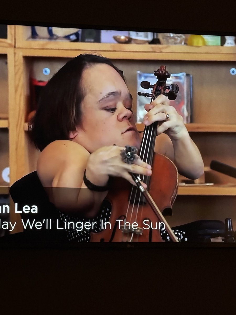 victor’s airpods tweet media