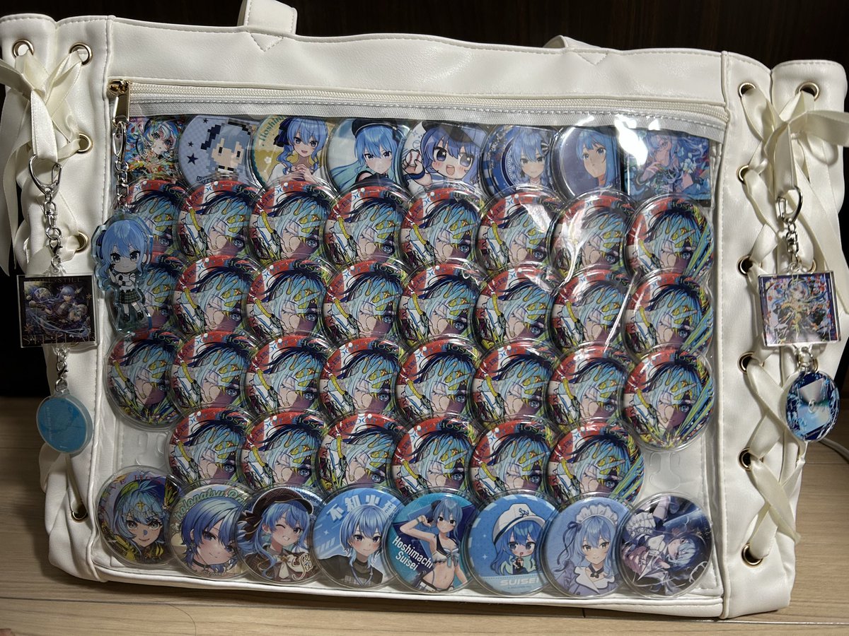 とりあえずすいちゃんの痛バはほぼ完成！！ 明日再演の缶バッジ買って