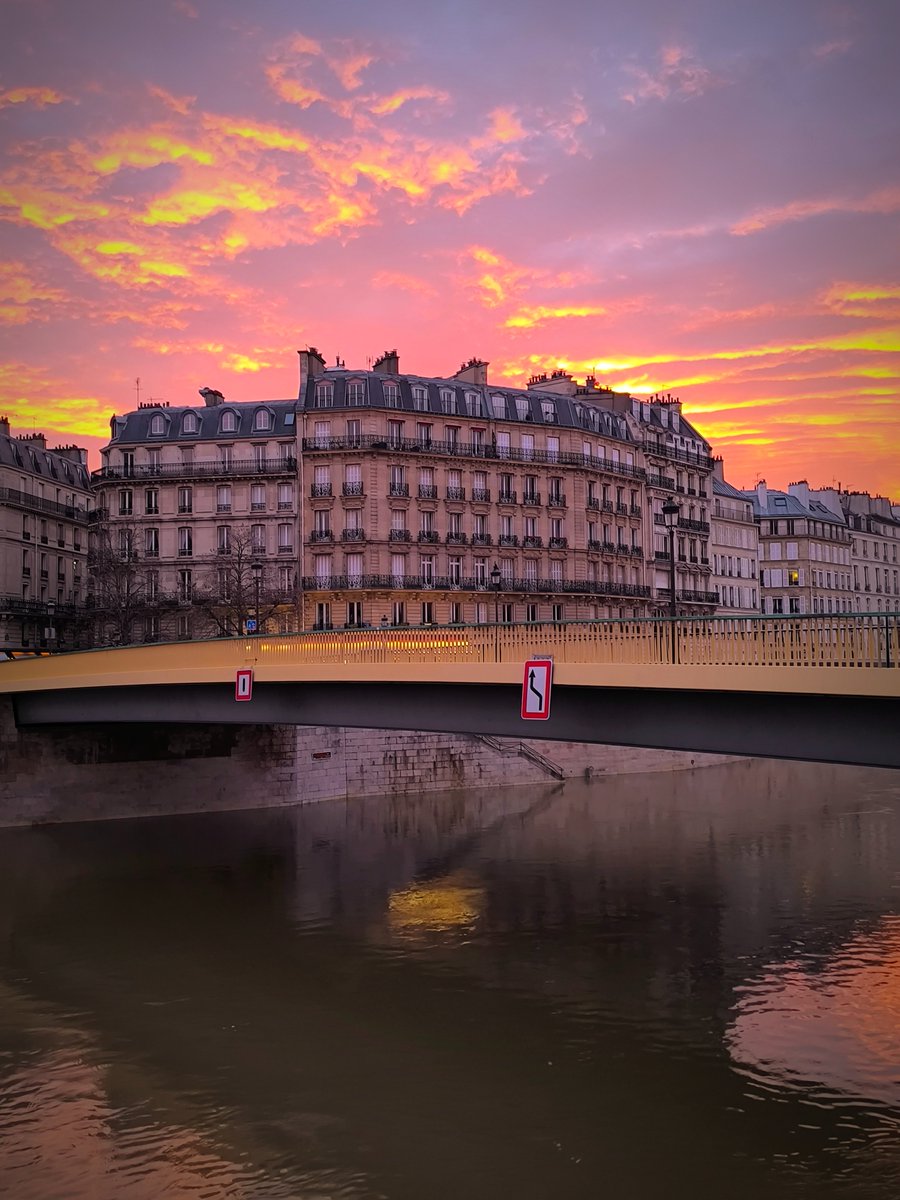 PARIS ✨
L'île St Louis on Fire 🔥💥