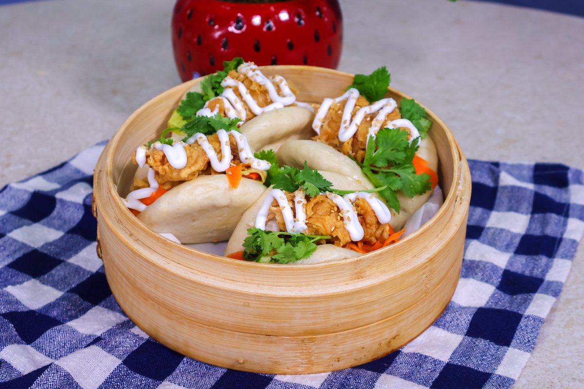 Chavonne wowed us on this weeks edition of "Bake That Thing!" Starting off with a brioche loaf, onto mains with chicken bao buns, and to sweetly end things off she spoiled us with a chocolate brioche twist 🤤🤩 Which one are you reaching for first? Get the recipes here: