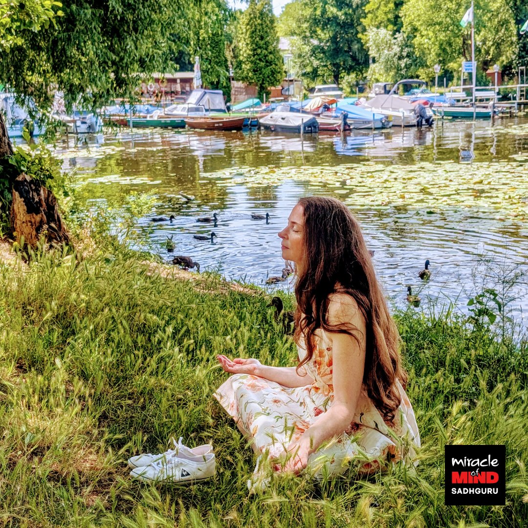 AndreaStahmer's tweet photo. #Meditation brings clarity. 🌸
Meditating is super easy with the #MiracleOfMind App from @SadhguruJV - Just 7 minutes a day makes all the difference! 🙏
Free, no frills, easy to use!
#BeginFromWithin with @miraclemindapp https://t.co/RFHjhGLRdu