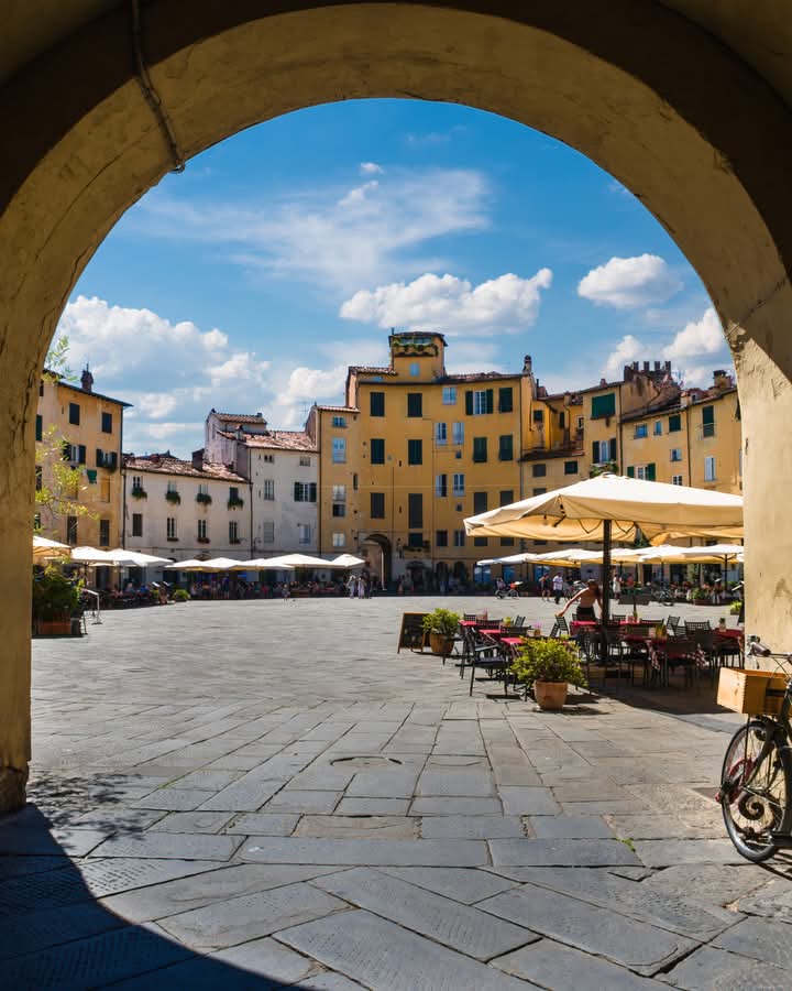 Oggi sole☀... finalmente
📷Lucca, piazza dell'anfiteatro