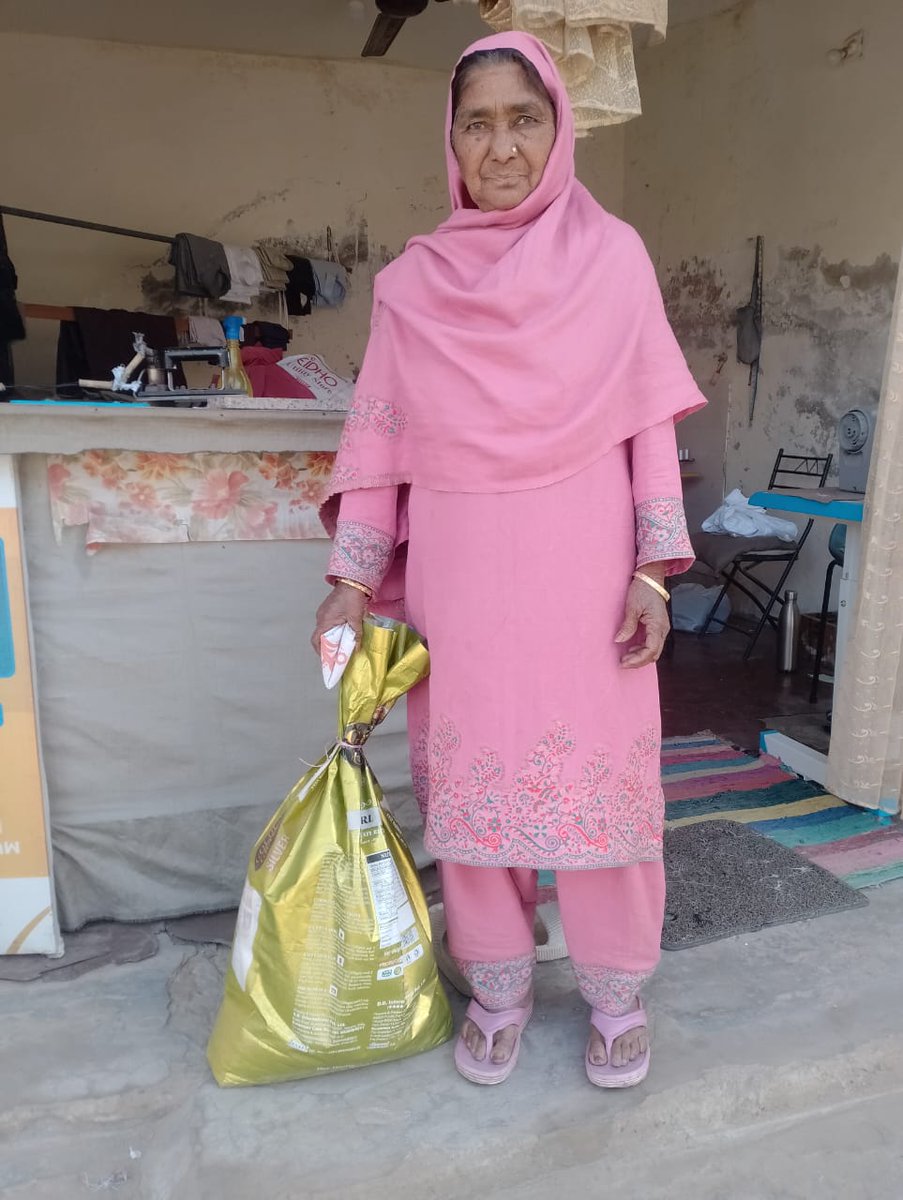 TeamFAB7's tweet photo. Spreading warmth this Ramazan
TeamFabFoundation distributed ration kits to needy families-Jammu
helping them observe the holy month with dignity & comfort
Grateful to Ms. Zoha Barkat for leading effort.
https://t.co/v1yCjeyl84
#Ramazan #RationRelief #HumanityFirst
@ajwani_kumar https://t.co/6c58hrbBFd