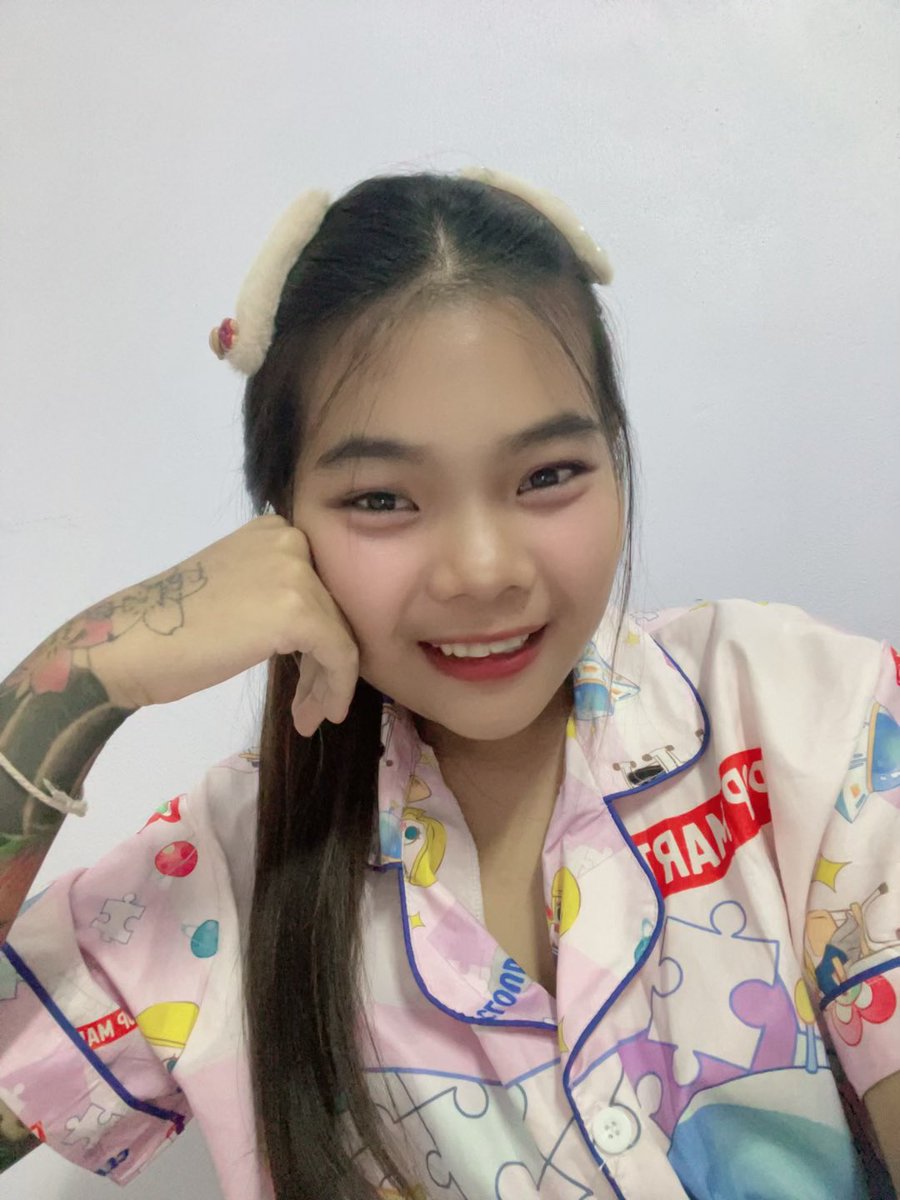 หมูอิมมมมม🐽 tweet media