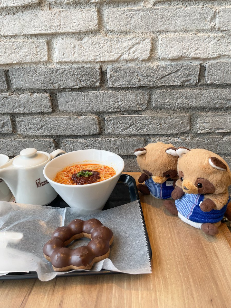 たぬきさん、今日はミスドにきたよ🍩
ミスドの担々麺、そこまで辛くないからたぬきさんたちも食べやすいと思う⟡.·
ドーナツもたぬきさん色にしてみたよ🤎