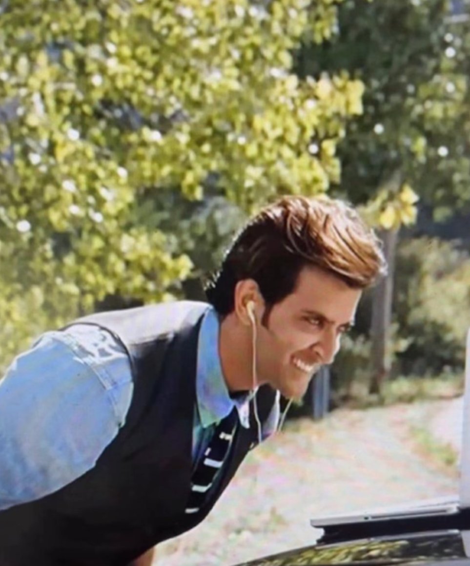 Kids who laughed at this scene of Zindagi Na Milegi Dobara are now carrying their laptops everywhere.