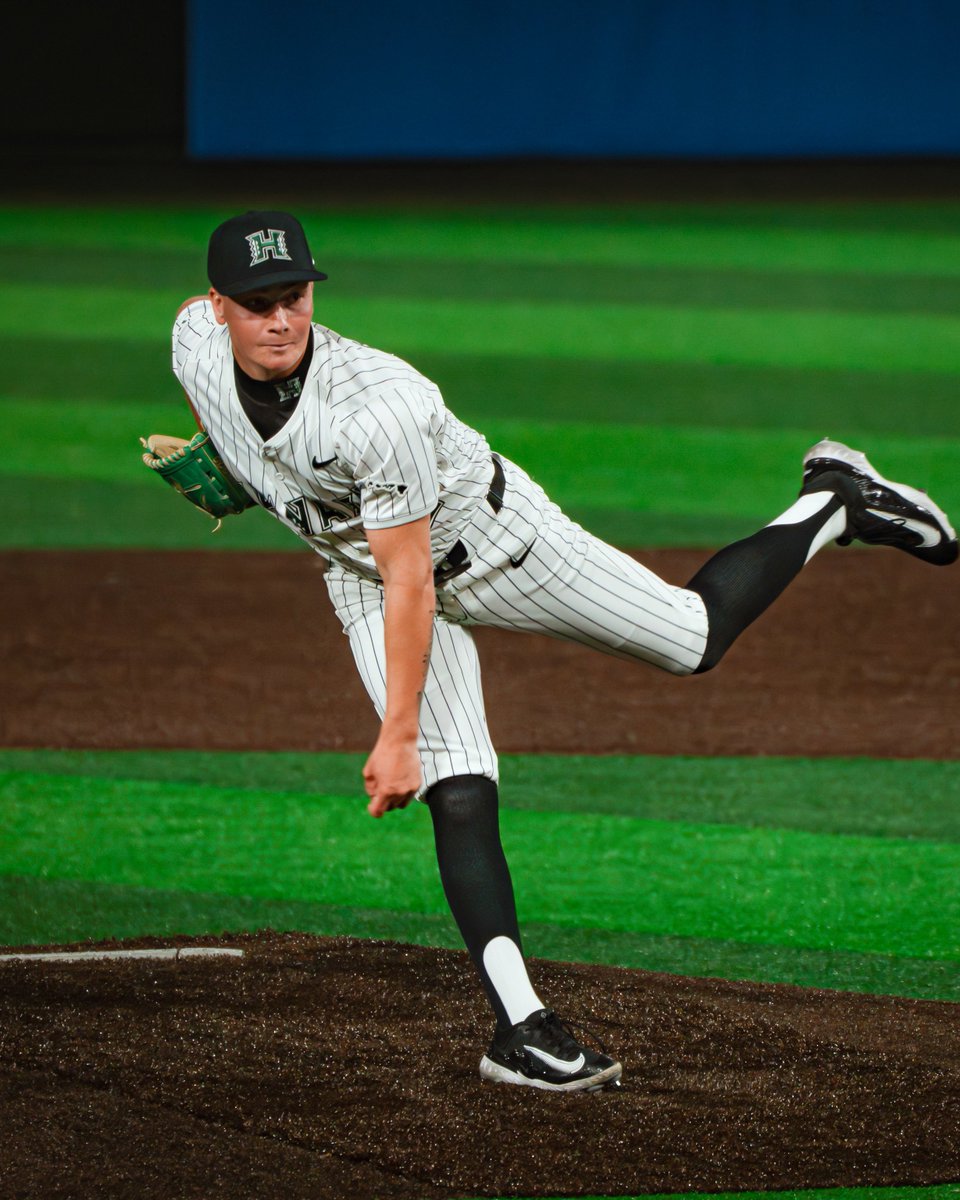 Grant’s got it going 💪

5 Ks through three scoreless to keep the deficit at 6-4 headed to B8.

#GoBows