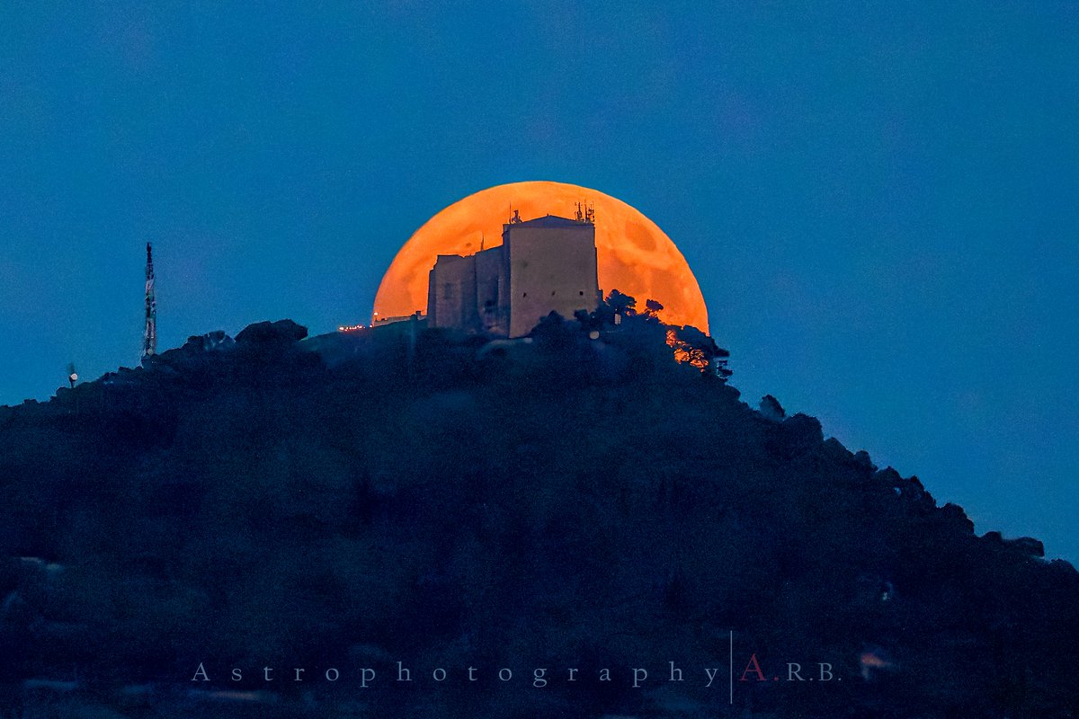 AbelBorrasca's tweet photo. Salida de Luna del esturión 08-Agosto-2025.
📸Astrophotography_A.R.B.
#Photopills #cielosESA #Astrophotography #astronomy #Sony #SonyAlpha #SIGMA #photographer #leofototripod #Astrophotographer https://t.co/mShKfkcKTj