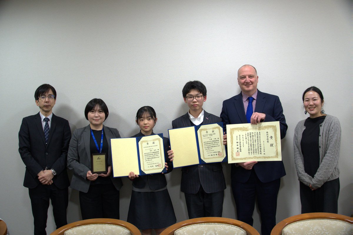 aicj_ed_jp's tweet photo. 2025年度JICA国際協力中学生・高校生エッセイコンテストにおいて、本校の中学生２名が、11,943の応募作品の中から、それぞれ「青年海外協力隊ＯＢ会会長賞」と「独立行政法人国際協力機構中国センター所長賞」を受賞しました。なお、学校としても「特別学校賞」をいただいております。 https://t.co/gJjpNleKdJ