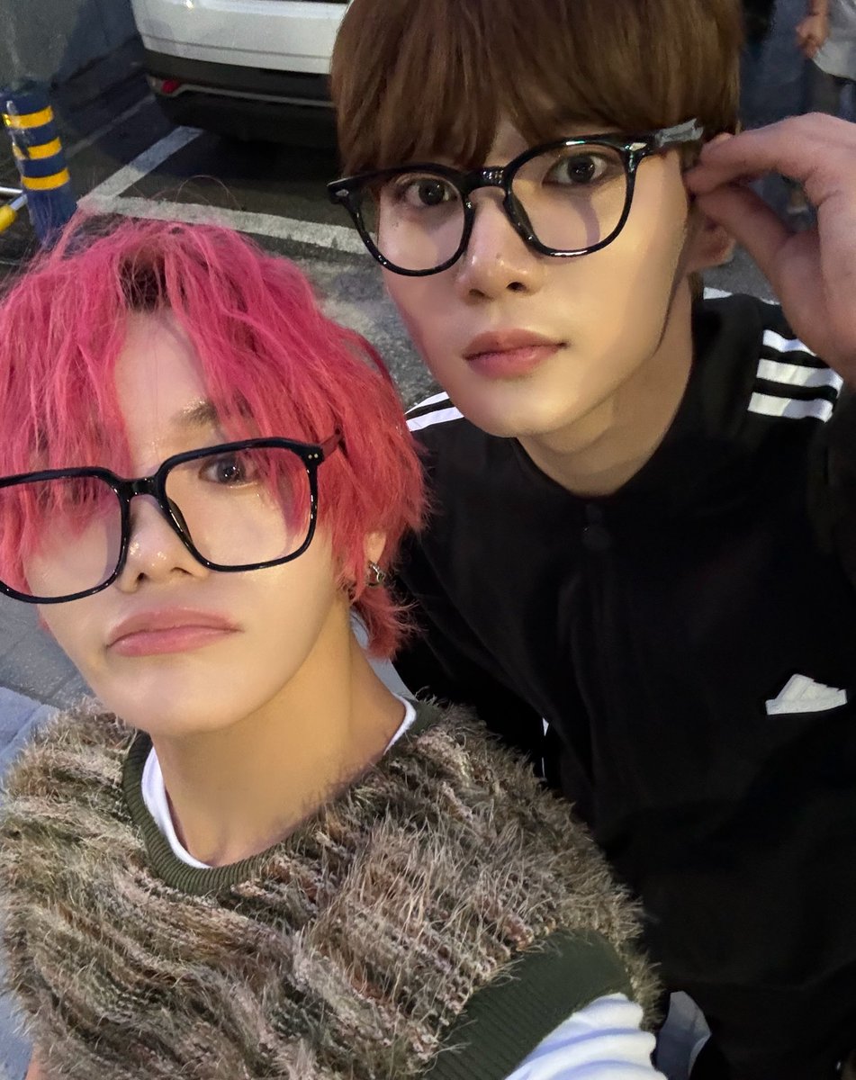 벼루벼루벼루잔🖤
생일 너무너무 축하해욤🎉🎉
지금까지 너무나도 열심히 달려왔으니까
앞으로 더 기운넣어서 힘들어도 행복으로 만들 수 있게 같이 즐겨요 히히
맛있는 거 마니 먹고 50000kcal 머거요🥩🍗🍖🦴🍕🍟🍔🌭🫓🥪🥙🧆🥗🫔🌯🌮

#WAKER #웨이커 #ウェイカー
#세범 #SEBUM 
#새별 #SAEBYEOL