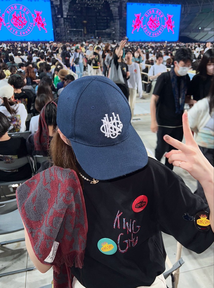 i37632725's tweet photo. リセール当選からあっという間すぎる😵‍💫
服なに着るか全く決めてないからどうしよ、、
グッズも買えるかわかんないから迷うな

とにかく最後のツアーから2年ぶりのライブ楽しみすぎる❤️‍🔥❤️‍🔥

写真はスタジアムの時の！

#KingGnuCENRALTour2026 
#KingGnu好きな人と繋がりたい https://t.co/mTgParbRn0
