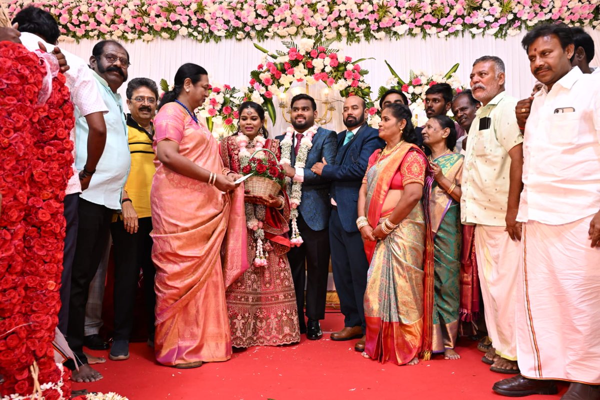 PremallathaDmdk's tweet photo. நடிகர் மீசை ராஜேந்திரன் மகளின் இல்லத் திருமண விழாவில் கலந்து கொண்ட போது!
 
#dmdkofficial
#captainvijayakanth #wedding https://t.co/6v9oZksYyr