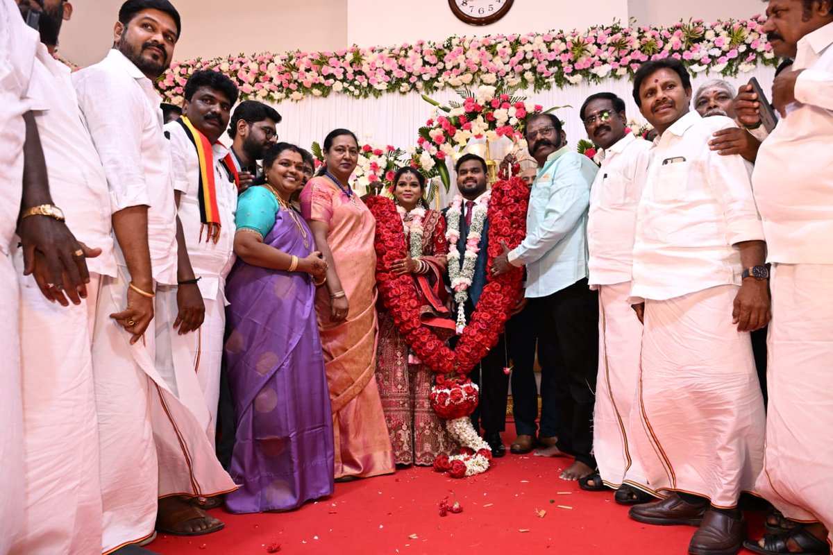 PremallathaDmdk's tweet photo. நடிகர் மீசை ராஜேந்திரன் மகளின் இல்லத் திருமண விழாவில் கலந்து கொண்ட போது!
 
#dmdkofficial
#captainvijayakanth #wedding https://t.co/6v9oZksYyr