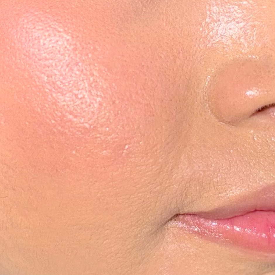 PLEASE BANGET... jangan asal pilih skinprep sebelum makeup 😭🙏🏻 salah dikit aja hasilnya bisa fatal banget (cakey, patchy &amp; bisa jadi pilling) 

that’s your sign 🧏🏻‍♀️ aku bakal kasih tau cara biar makeup kamu nempel PERFECT &amp; glowing all day