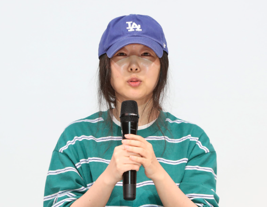 Taehyung speaks out regarding the use of his private messages in the legal dispute between HYBE and Min Heejin:

"These are parts of private conversations shared out of empathy because the person was my acquaintance. I have absolutely no intention of taking any side. However, I